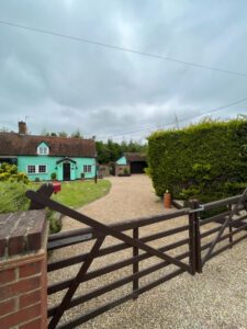 Read more about the article 5 Signs Your Driveway Needs Resurfacing