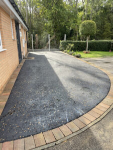 Read more about the article What to Look for When Choosing a Driveway Contractor