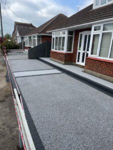 Read more about the article Tarmac vs Resin vs Block Paving: Which is Best for Your Driveway?