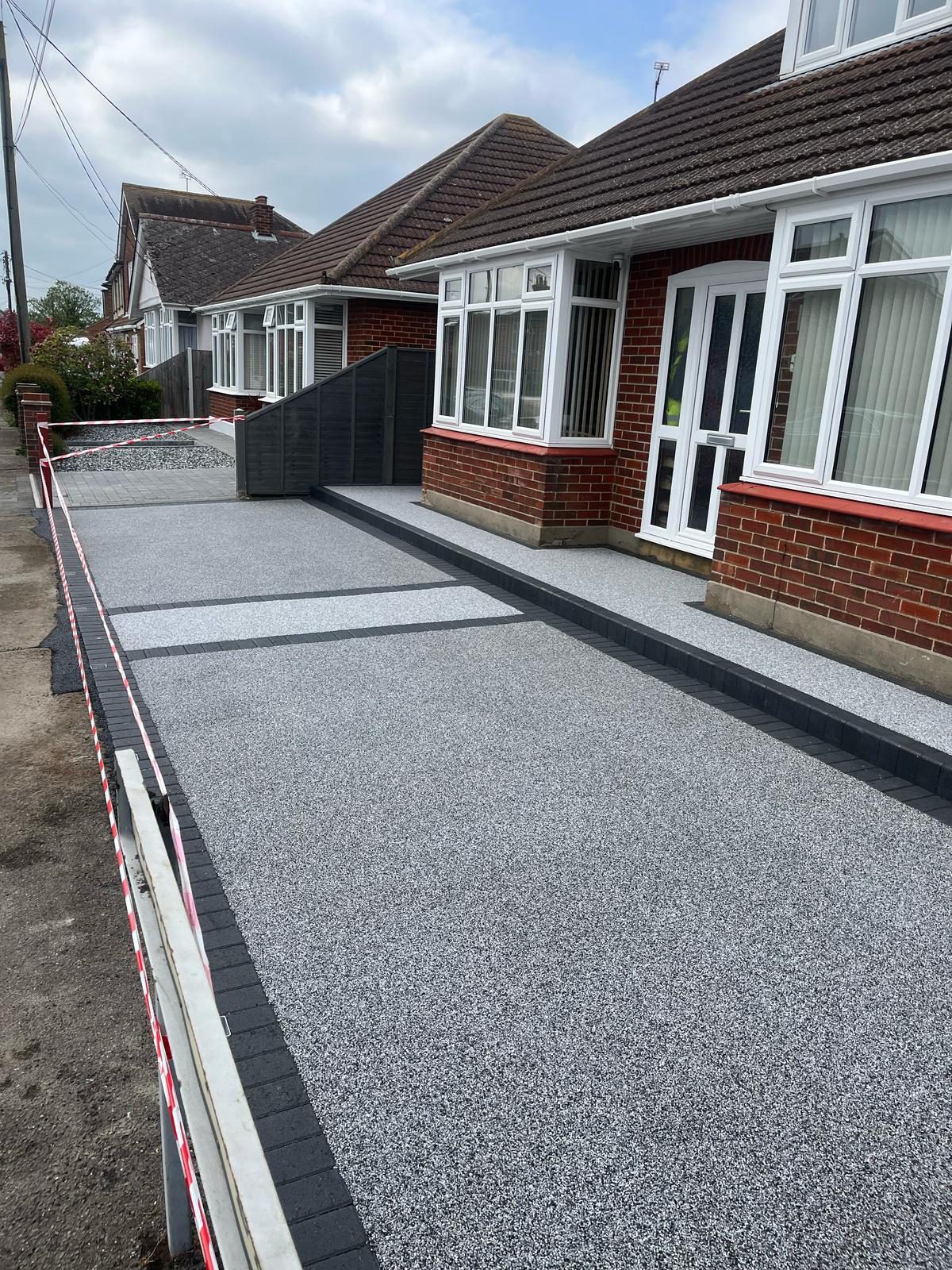 Read more about the article Tarmac vs Resin vs Block Paving: Which is Best for Your Driveway?
